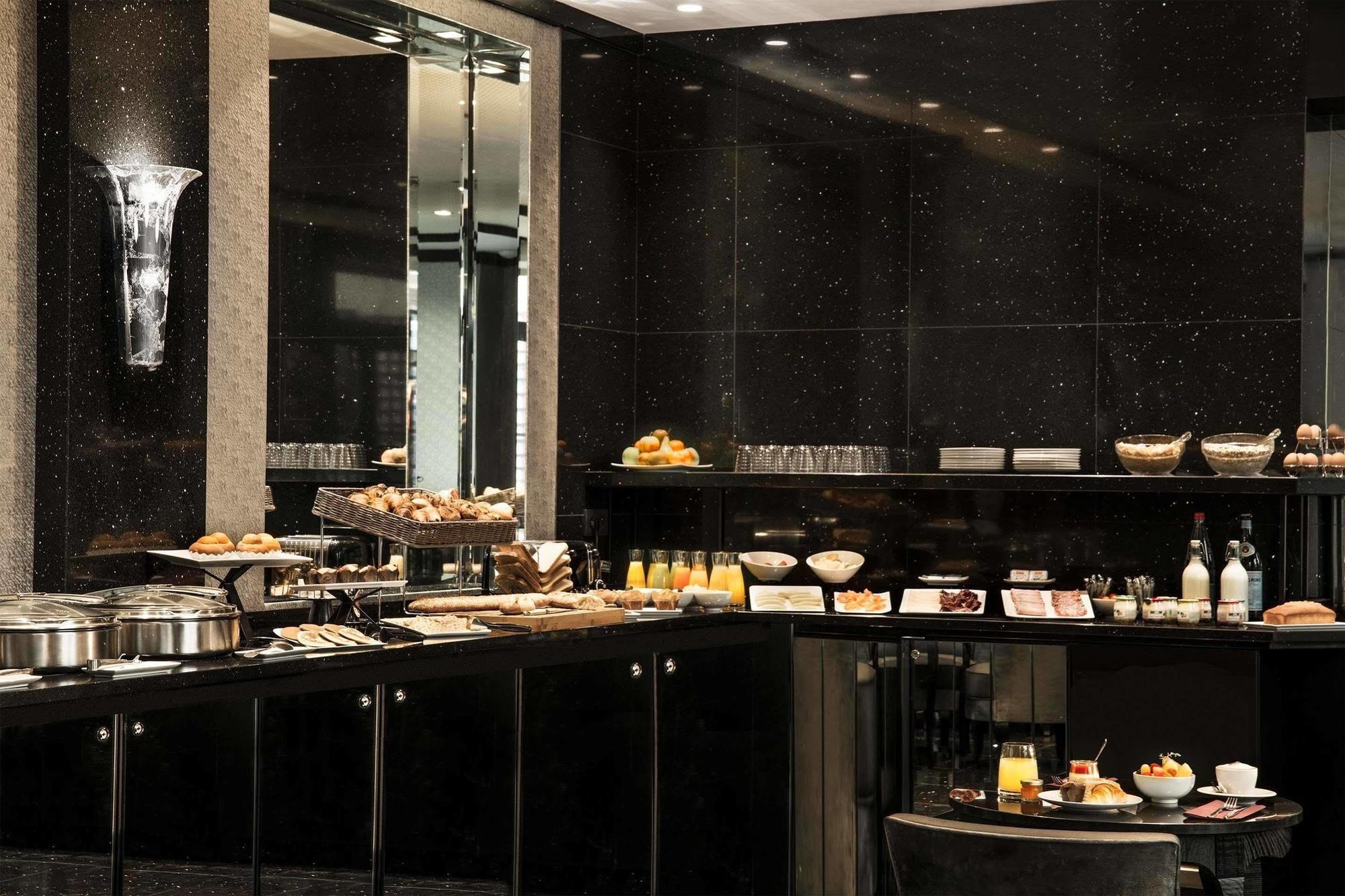 Maison Albar - Le Diamond Париж Екстер'єр фото The Club Lounge at the Four Seasons Hotel, Mumbai